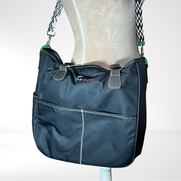 Sherpani Bags Sherpani Sojourn Weather Resistant Shoulder Bag In Black Euc Poshmark